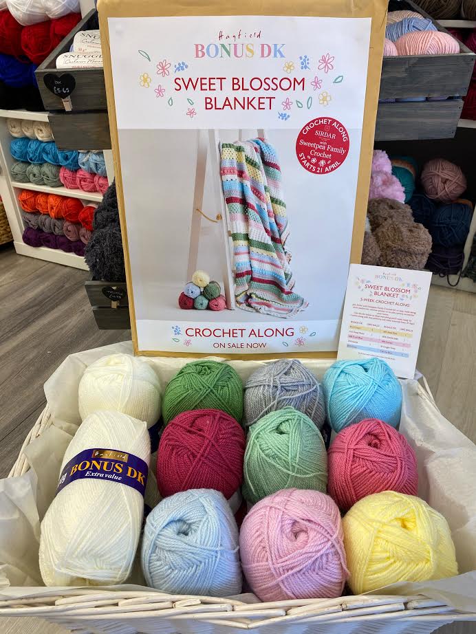 Sirdar Sweet Blossom Blanket Cal 12 Balls Stitch Knit