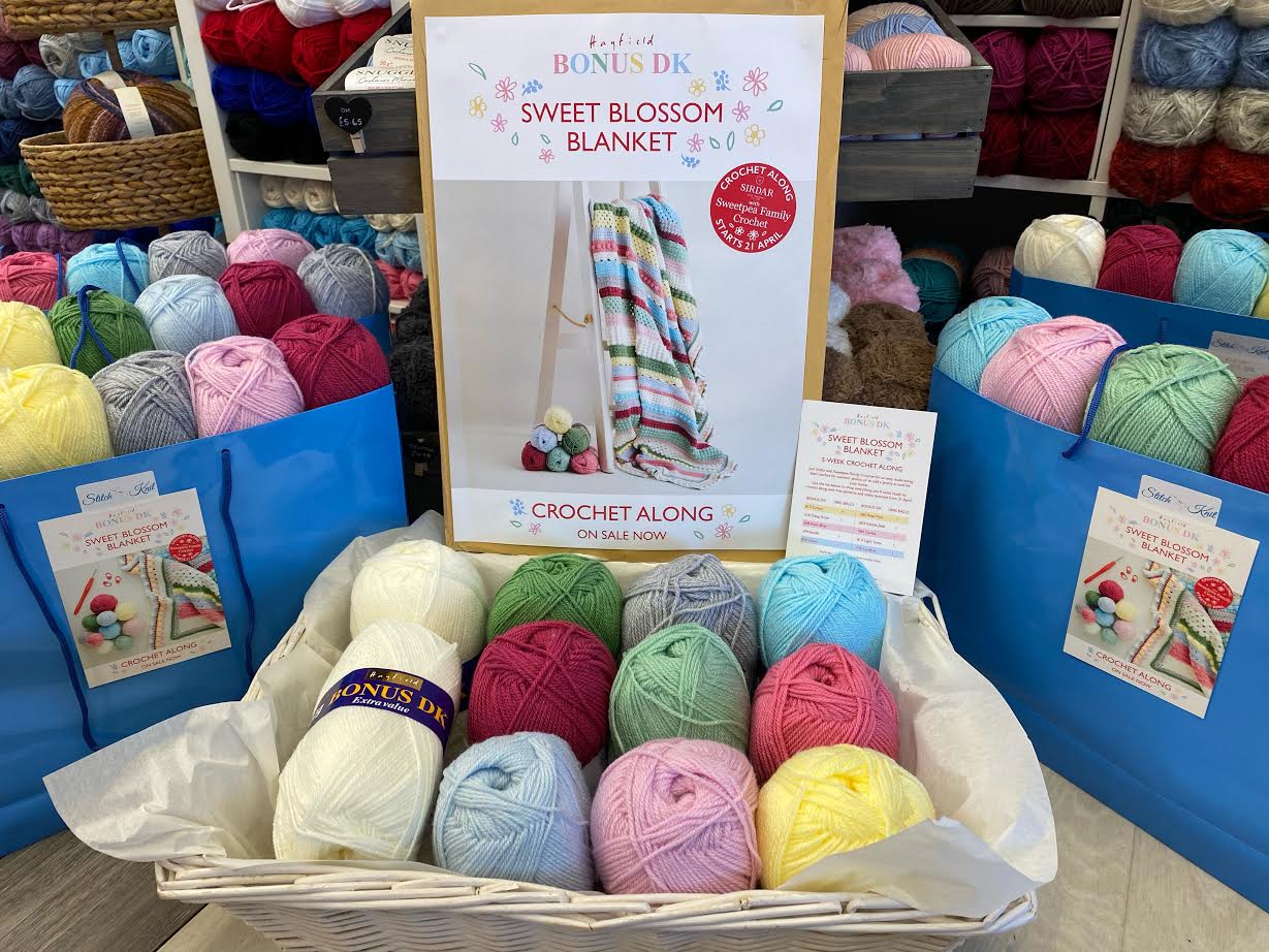 Sirdar Sweet Blossom Blanket Cal 12 Balls Stitch Knit